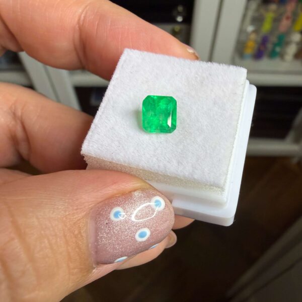 Cabuchon esmeralda cuadrada corte facetado 1 carat