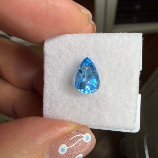 Cabuchon topacio london Blue lagrima facetada